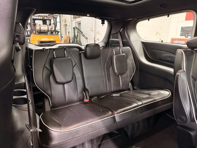 Used 2019 Chrysler Pacifica Limited w/ S Appearance Package FWD image 25