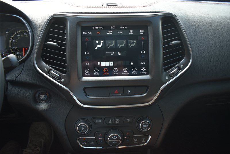 Used 2022 Jeep Cherokee Trailhawk w/ Comfort/Convenience Group AWD/4WD image 16