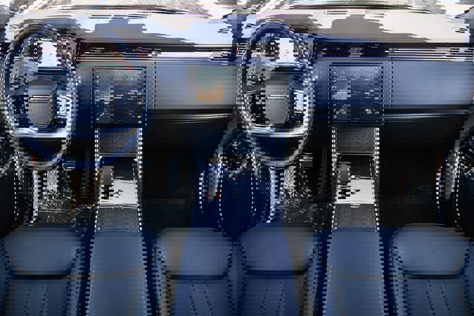 New 2026 Land Rover Range Rover Long Wheelbase SE image 12