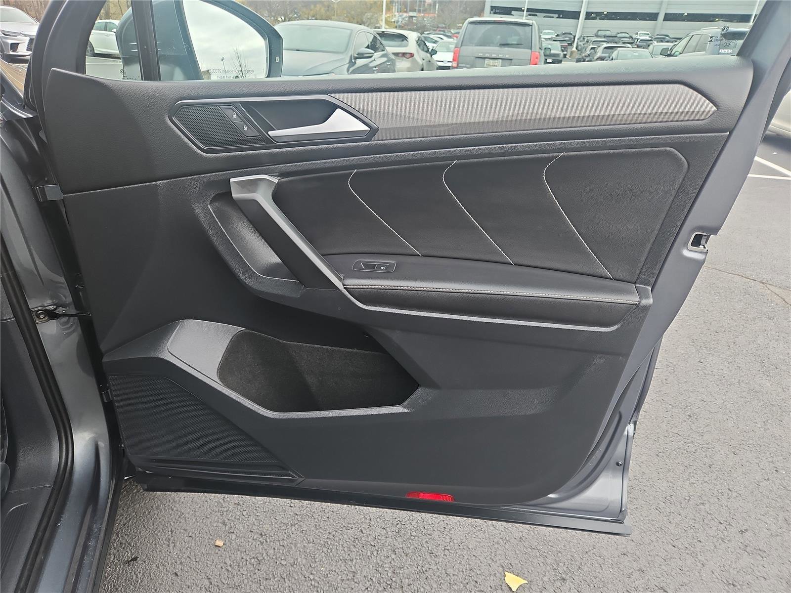 Certified 2024 Volkswagen Tiguan SE image 28