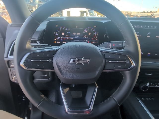 Used 2025 Chevrolet Suburban Z71 image 13