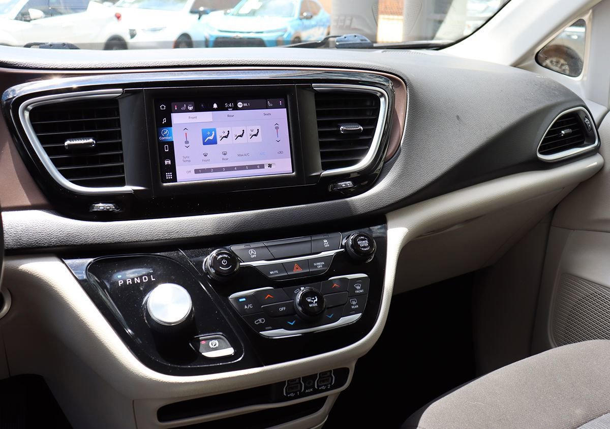Used 2023 Chrysler Voyager LX FWD image 46