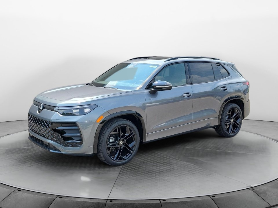 New 2026 Volkswagen Tiguan SE R-Line FWD image 3