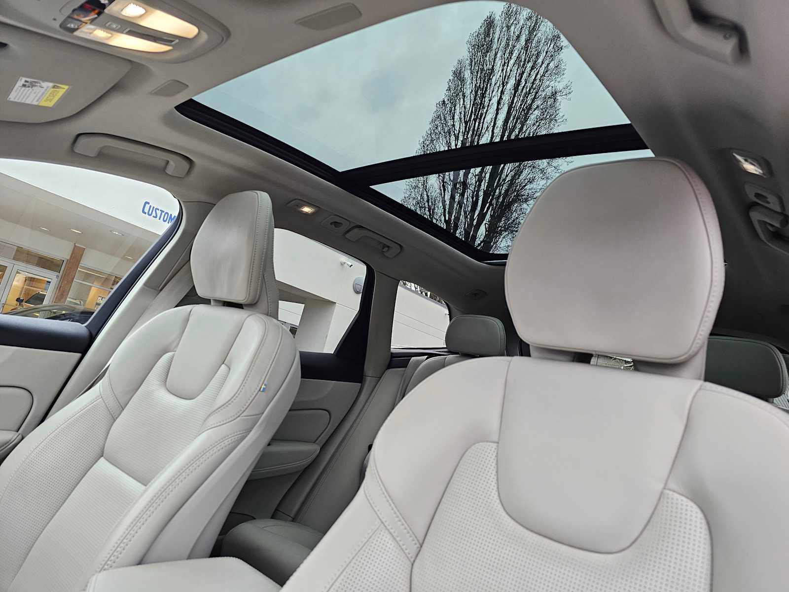 Certified 2023 Volvo XC60 B6 Ultimate w/ Protection Package Premier image 25