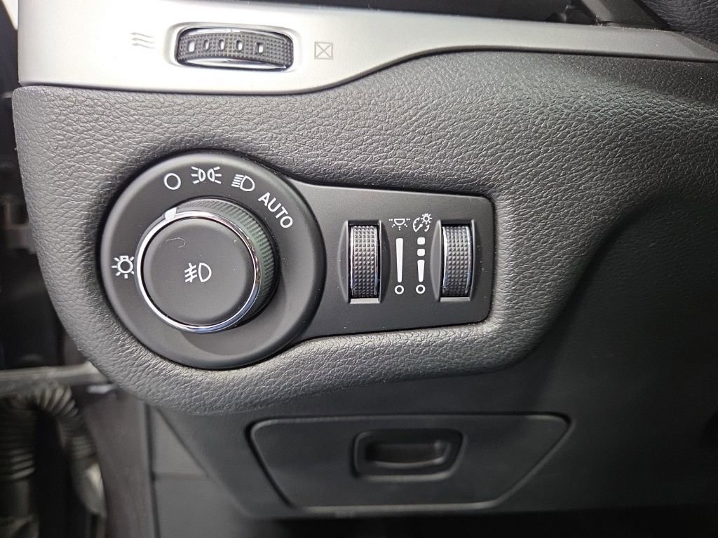 Used 2015 Jeep Cherokee Trailhawk w/ Leather Interior Group image 29