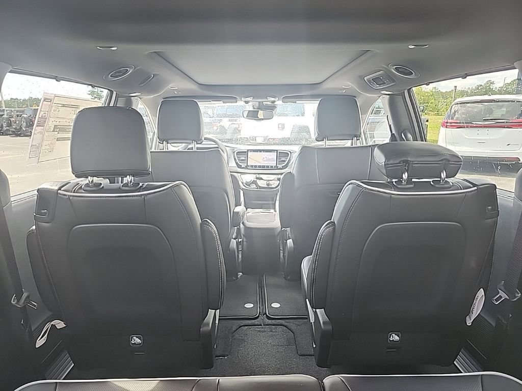 New 2026 Chrysler Pacifica Limited image 19