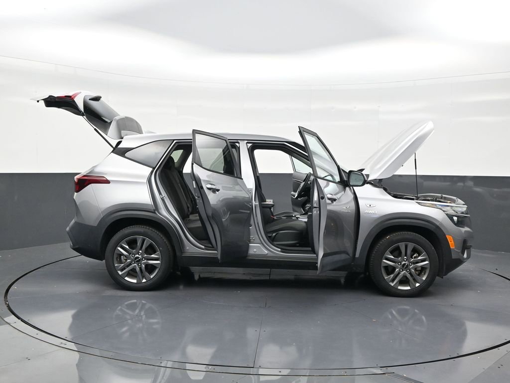 Used 2022 Kia Seltos LX AWD/4WD image 29