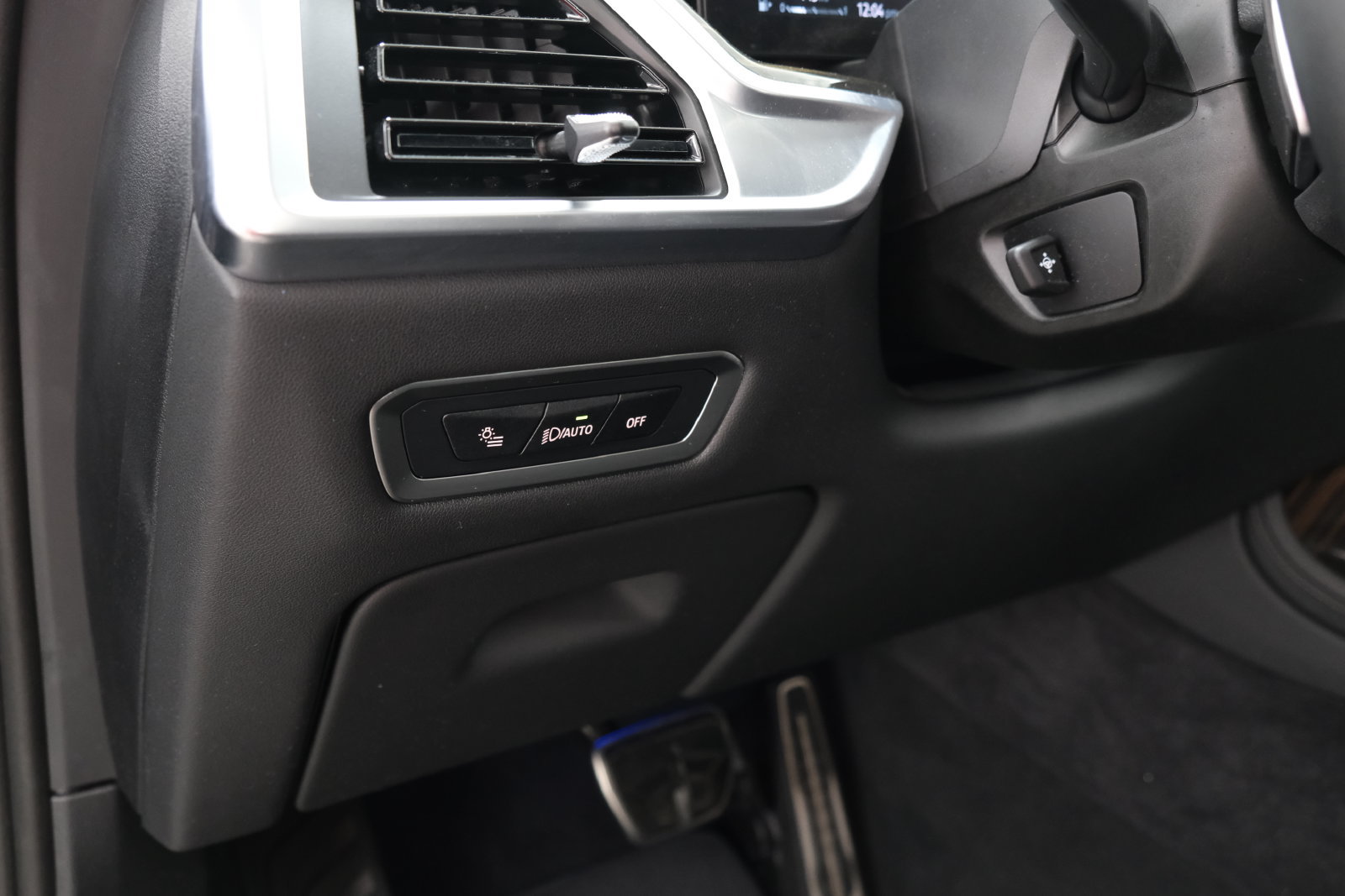 Used 2025 BMW X7 xDrive40i w/ M Sport Package AWD/4WD image 27