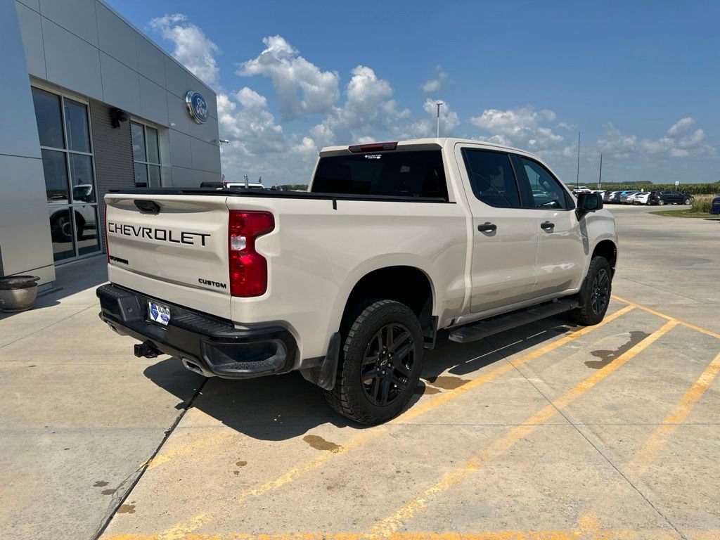 Used 2026 Chevrolet Silverado 1500 Custom Trail Boss w/ LPO, Dark Essentials Package AWD/4WD image 11
