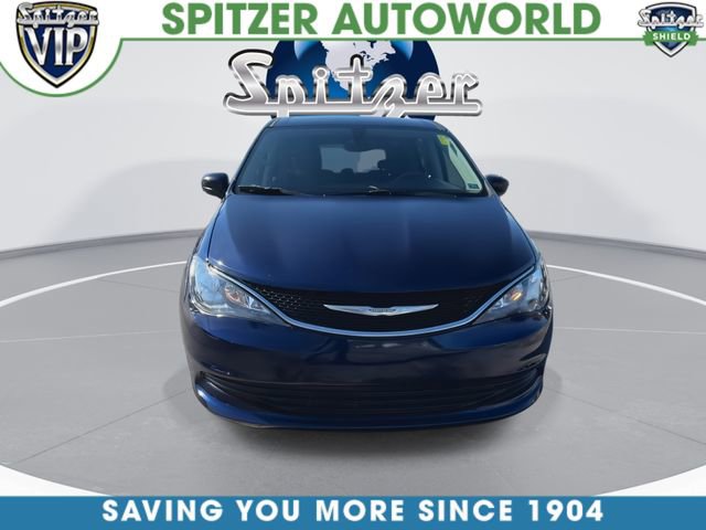 Used 2017 Chrysler Pacifica LX image 3