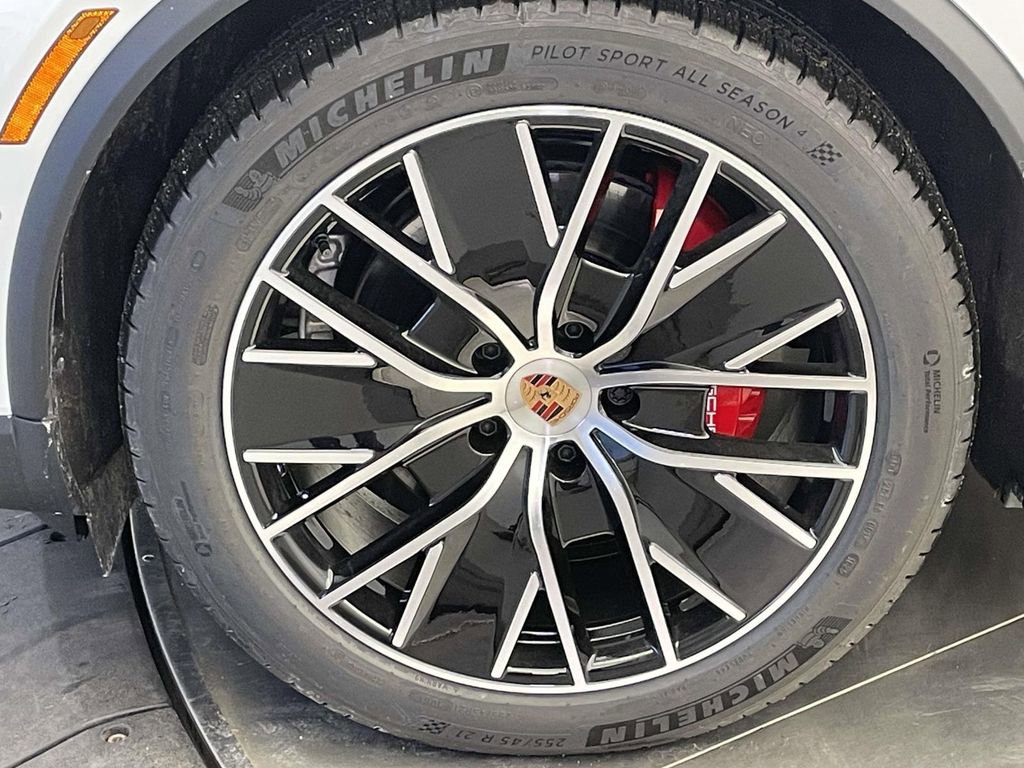 New 2025 Porsche Macan 4S Electric image 11