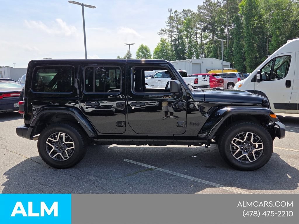 Used 2025 Jeep Wrangler Unlimited Sahara AWD/4WD image 15