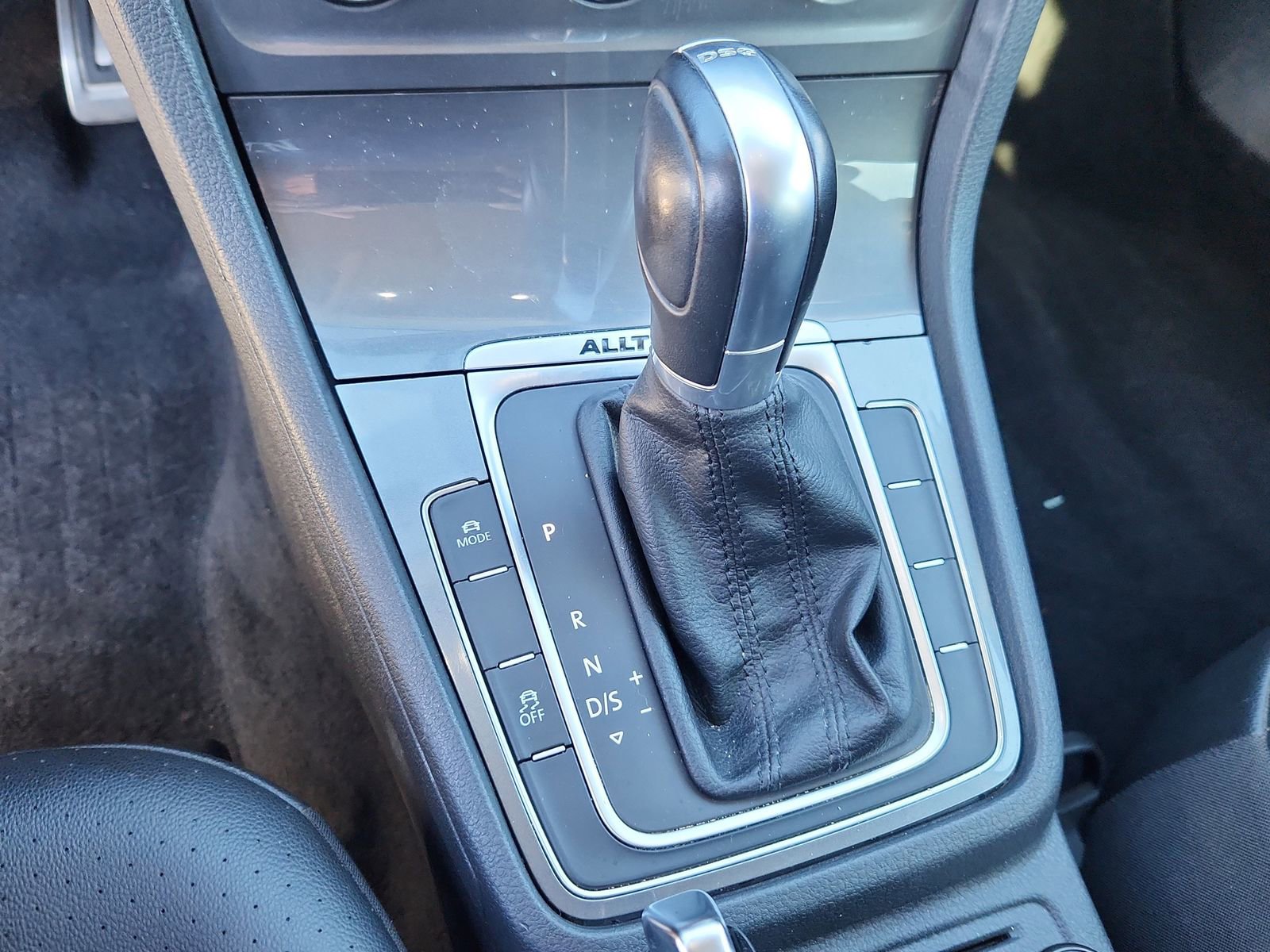 Used 2017 Volkswagen Golf Alltrack SEL image 23