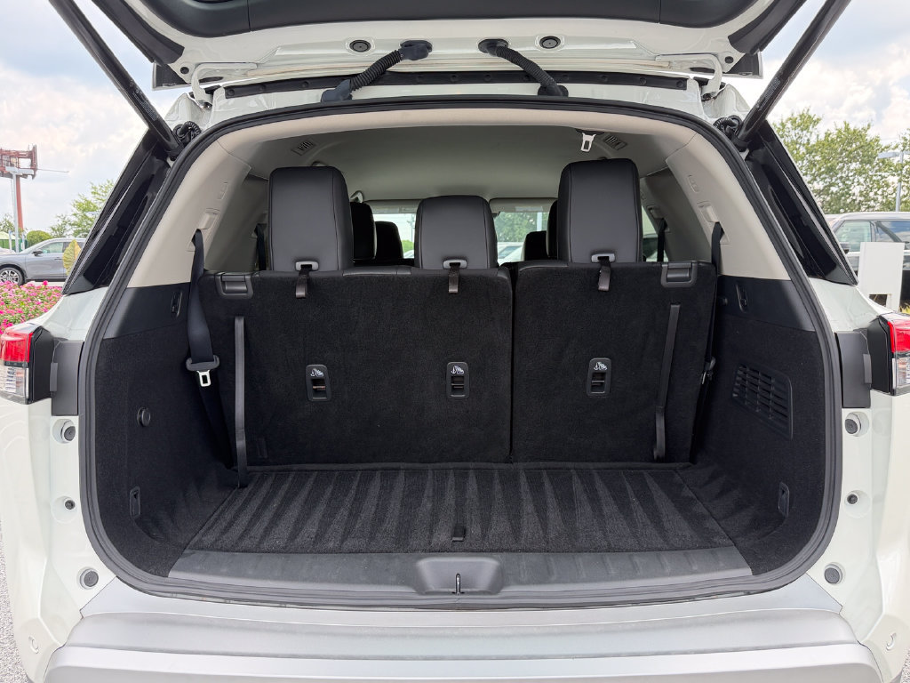 Used 2024 Nissan Pathfinder SL FWD image 15