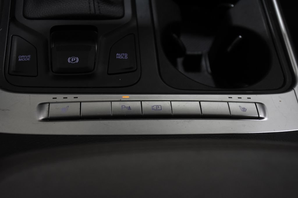 Used 2025 Kia Carnival FWD image 28