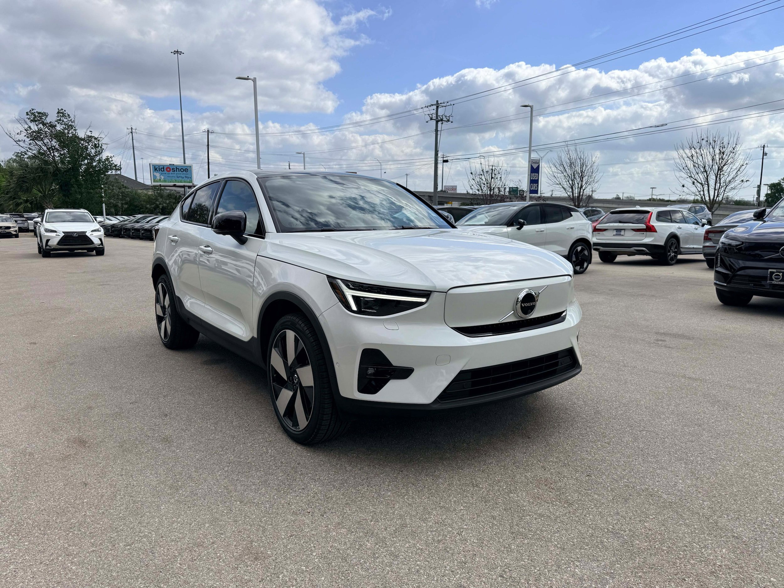 Certified 2023 Volvo C40 P8 Recharge Ultimate image 8