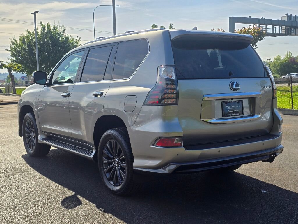 Used 2023 Lexus GX 460 Luxury w/ Sport Design Package AWD/4WD image 3