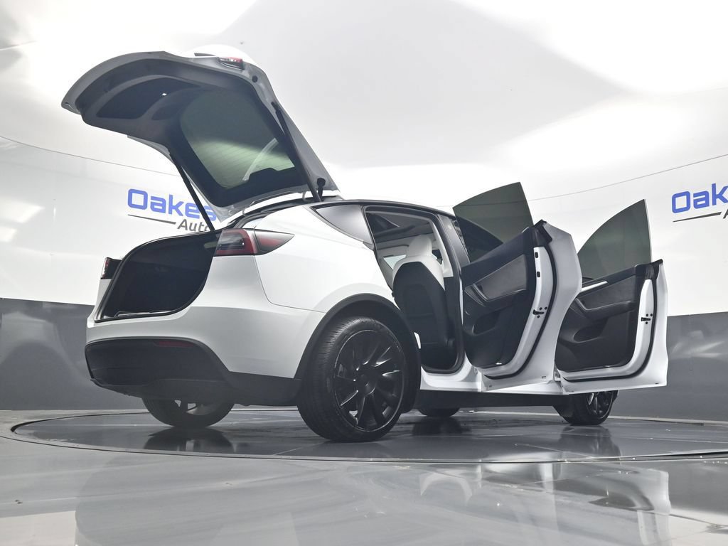 Used 2023 Tesla Model Y Long Range AWD/4WD image 57