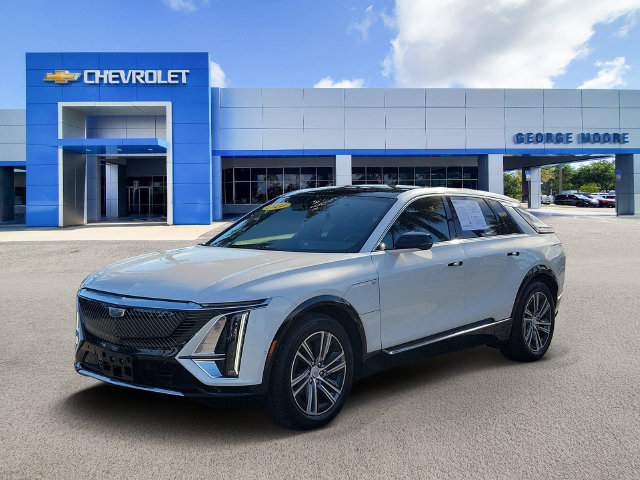 Used 2024 Cadillac Lyriq Luxury AWD/4WD image 2