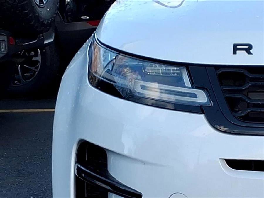 Used 2020 Land Rover Range Rover Evoque R-Dynamic SE image 3