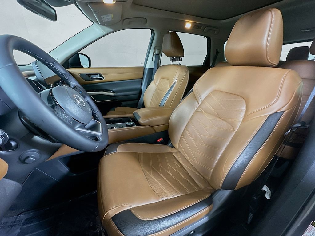 Used 2023 Nissan Pathfinder Platinum AWD/4WD image 16