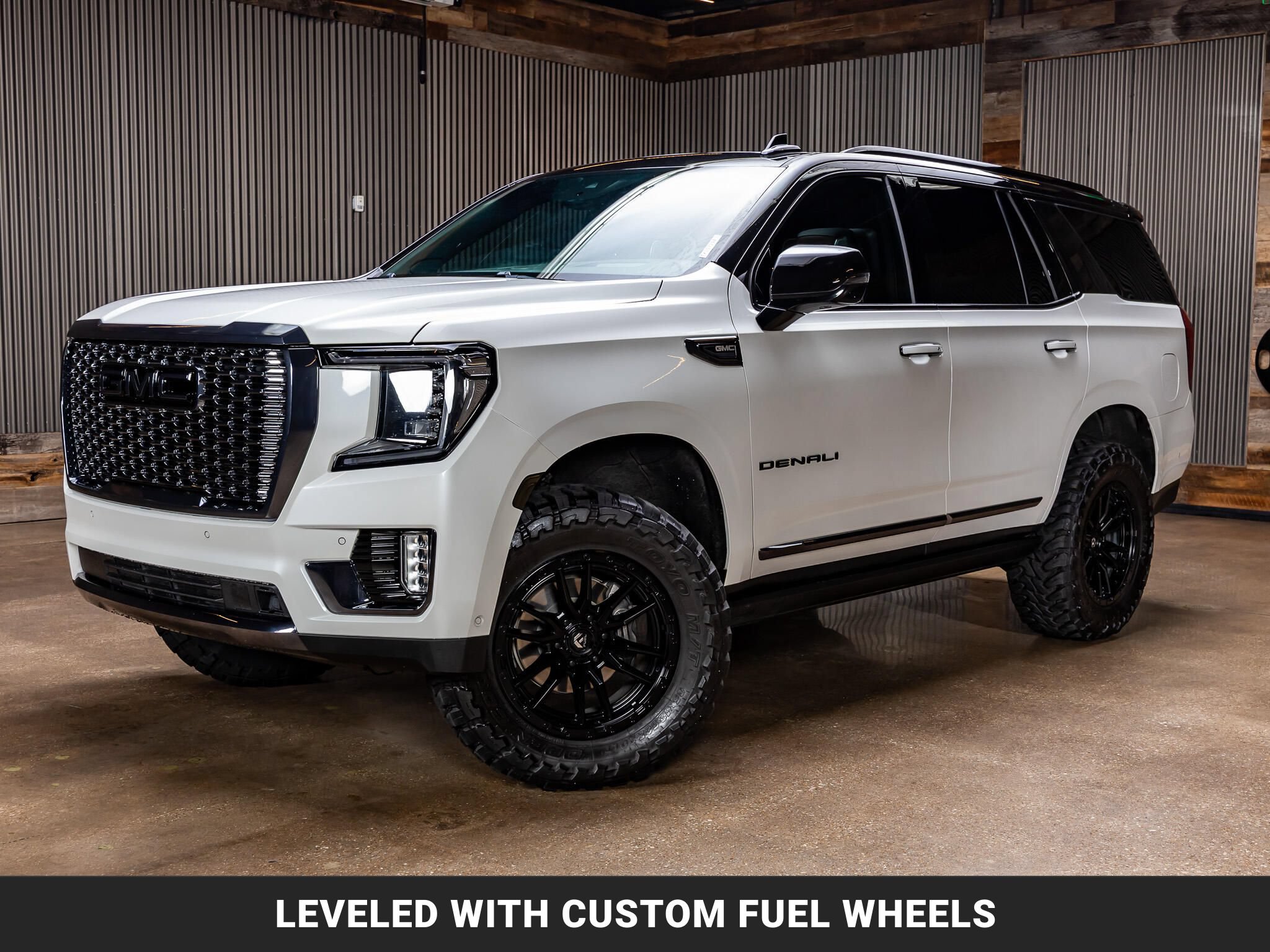 Used 2023 GMC Yukon Denali Ultimate AWD/4WD image 4