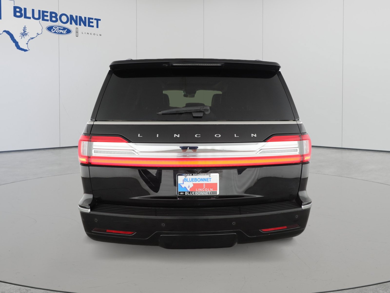 Used 2021 Lincoln Navigator Reserve AWD/4WD image 4