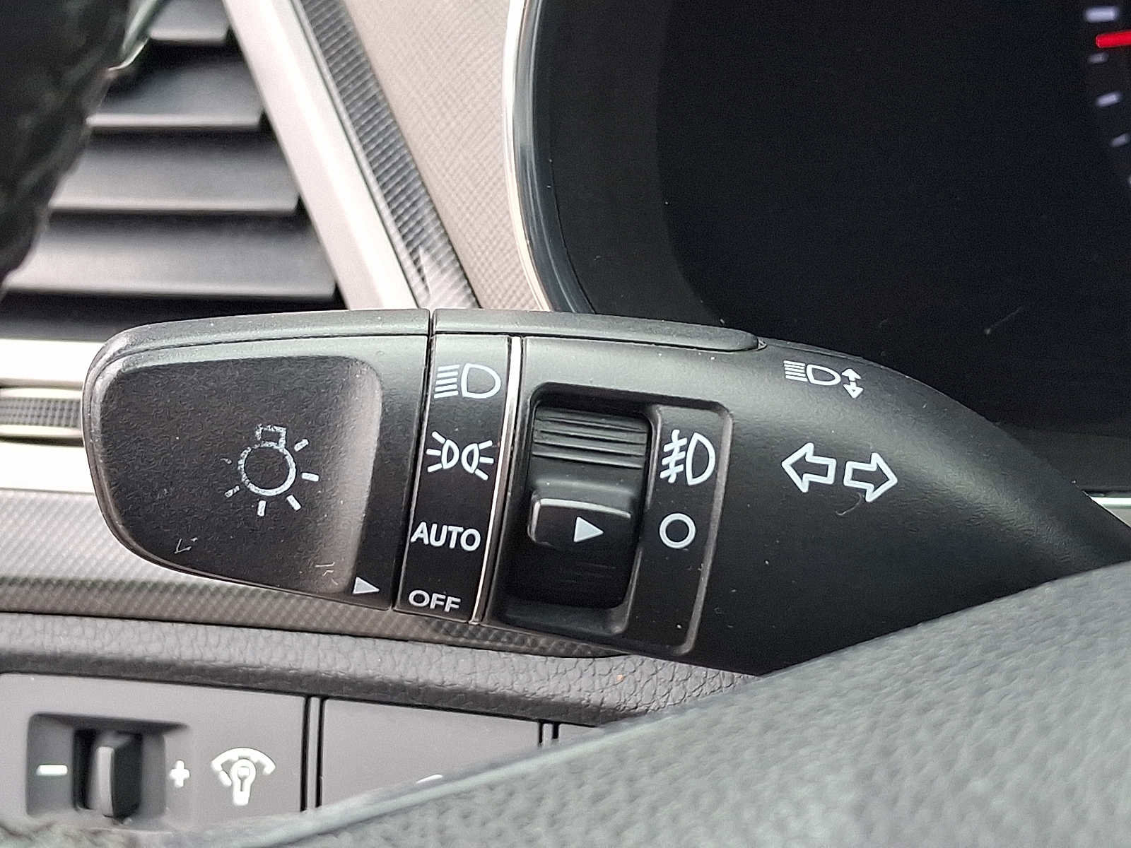 Used 2014 Hyundai Santa Fe Sport 2.0T w/ Navigation Package 06 AWD/4WD image 27