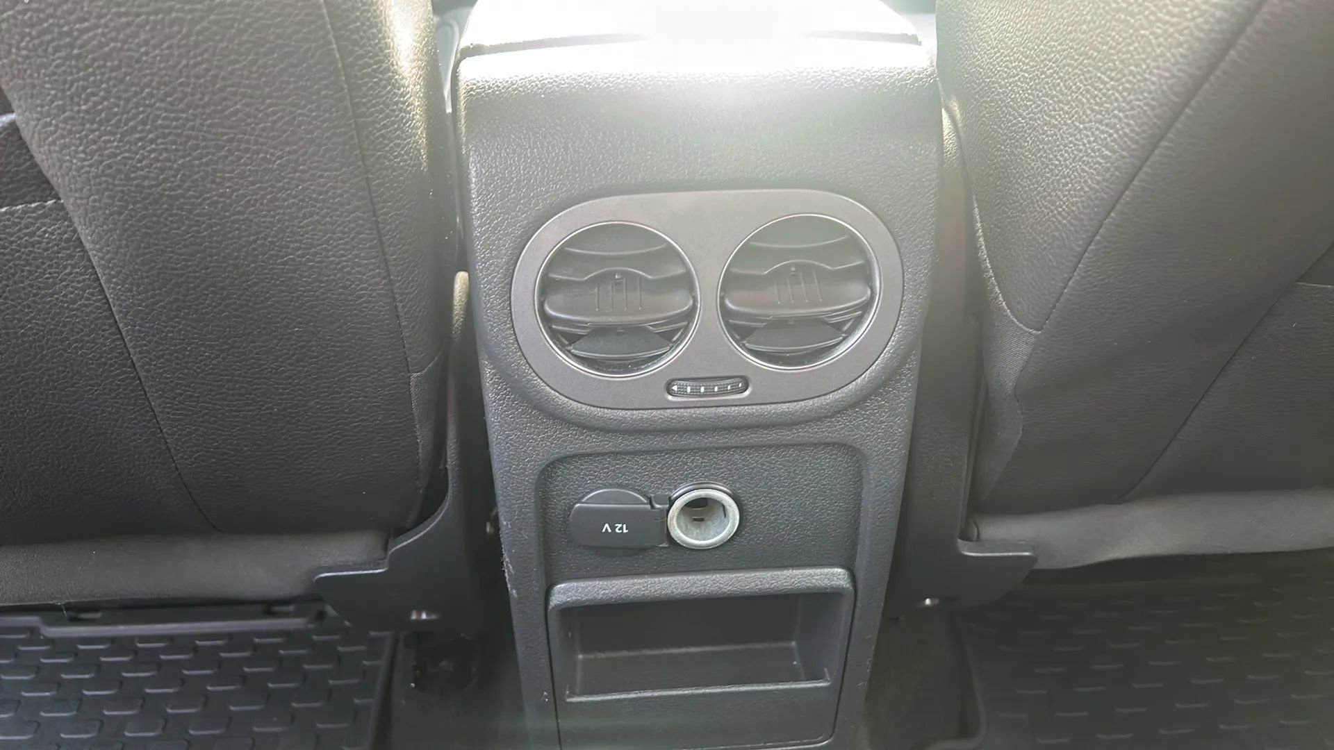 Used 2016 Volkswagen Tiguan SE image 43