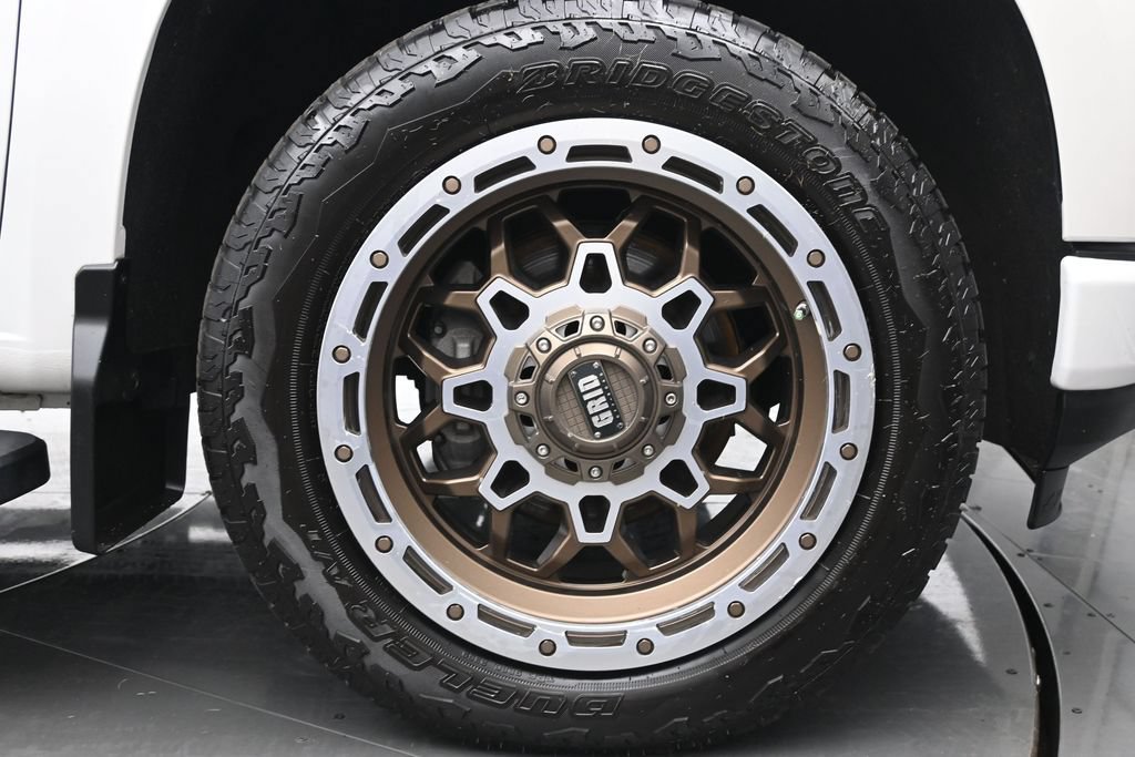 Used 2019 Chevrolet Silverado 1500 High Country w/ Technology Package AWD/4WD image 39