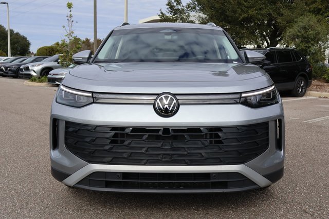 Certified 2025 Volkswagen Tiguan S image 3