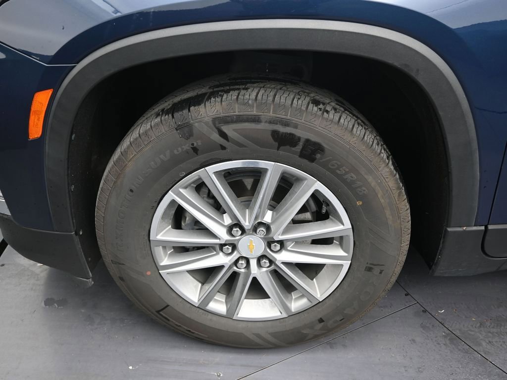 Used 2023 Chevrolet Traverse LT FWD image 9