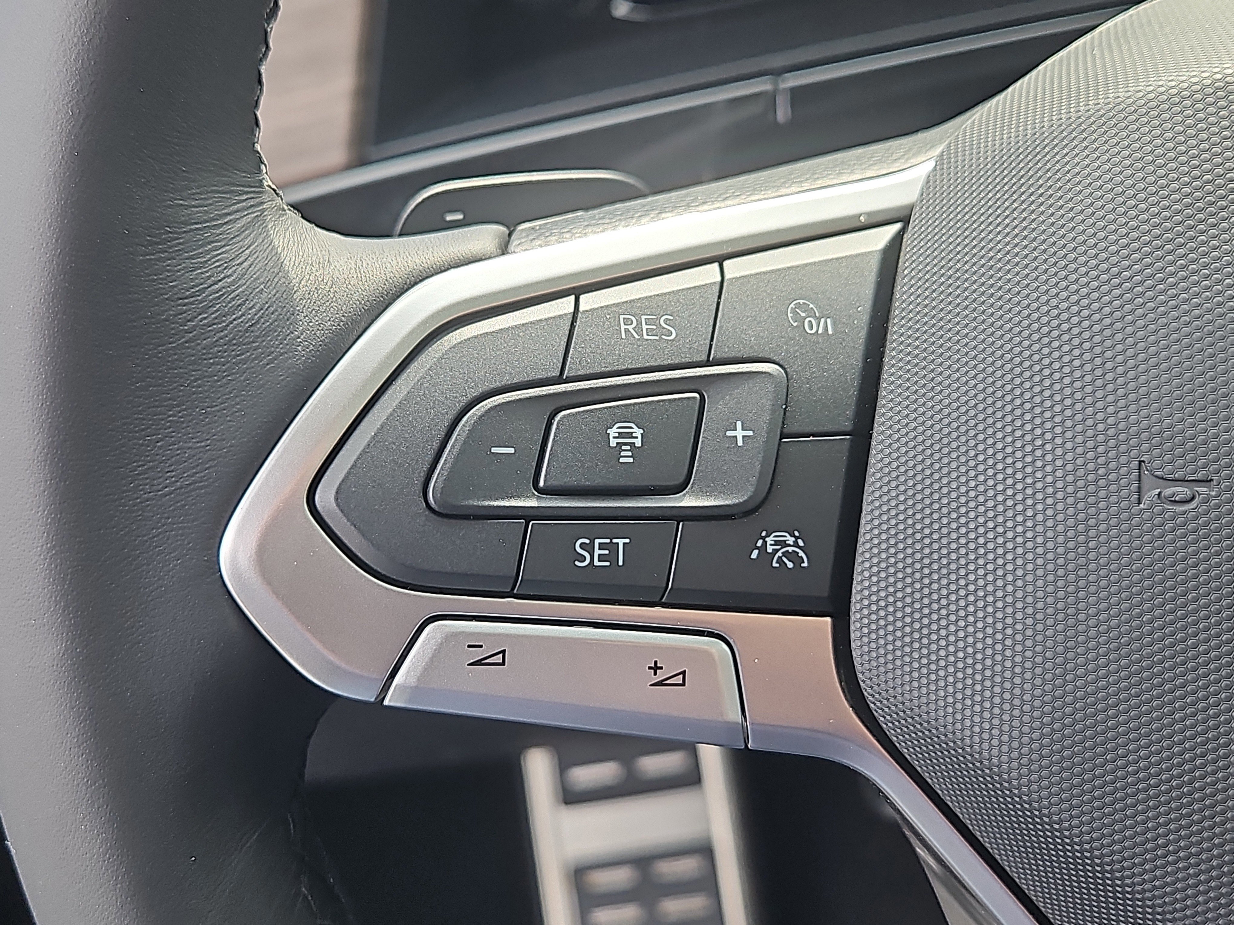 New 2026 Volkswagen Atlas SEL Premium R-Line image 17