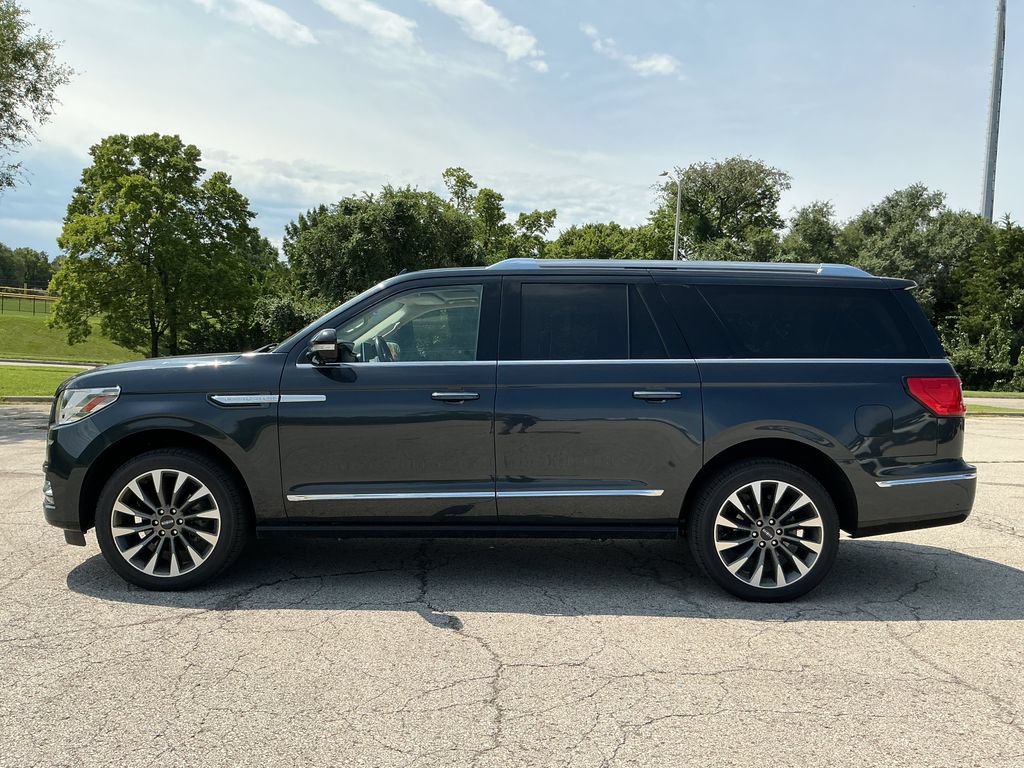 Used 2021 Lincoln Navigator L Reserve AWD/4WD image 2