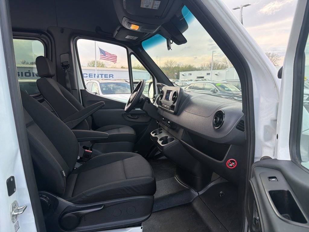 Used 2024 Mercedes-Benz Sprinter 2500 image 27