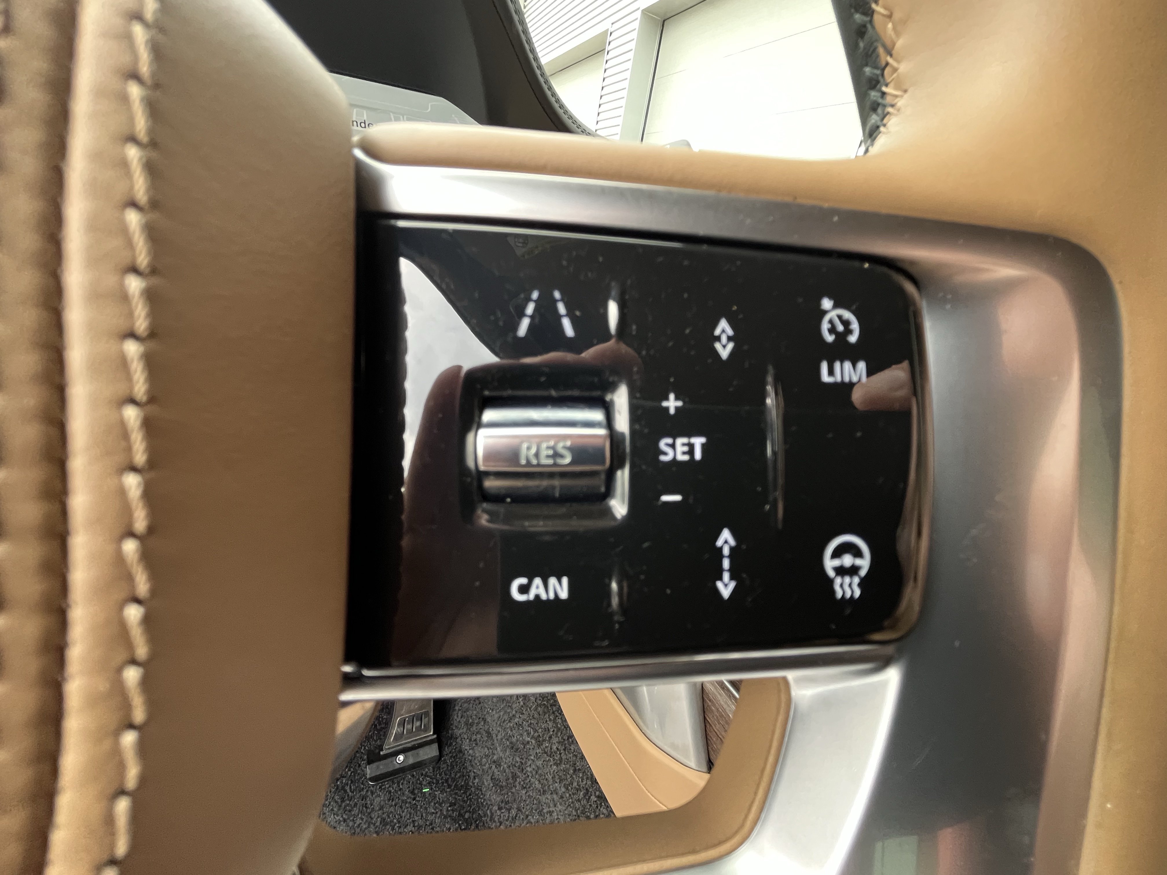 Certified 2024 Land Rover Range Rover SE AWD/4WD image 18