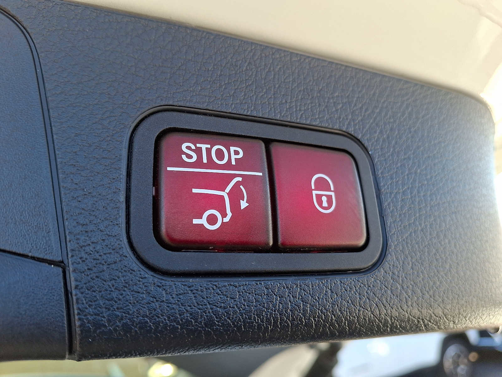 Used 2022 Mercedes-Benz GLB 250 4MATIC image 26