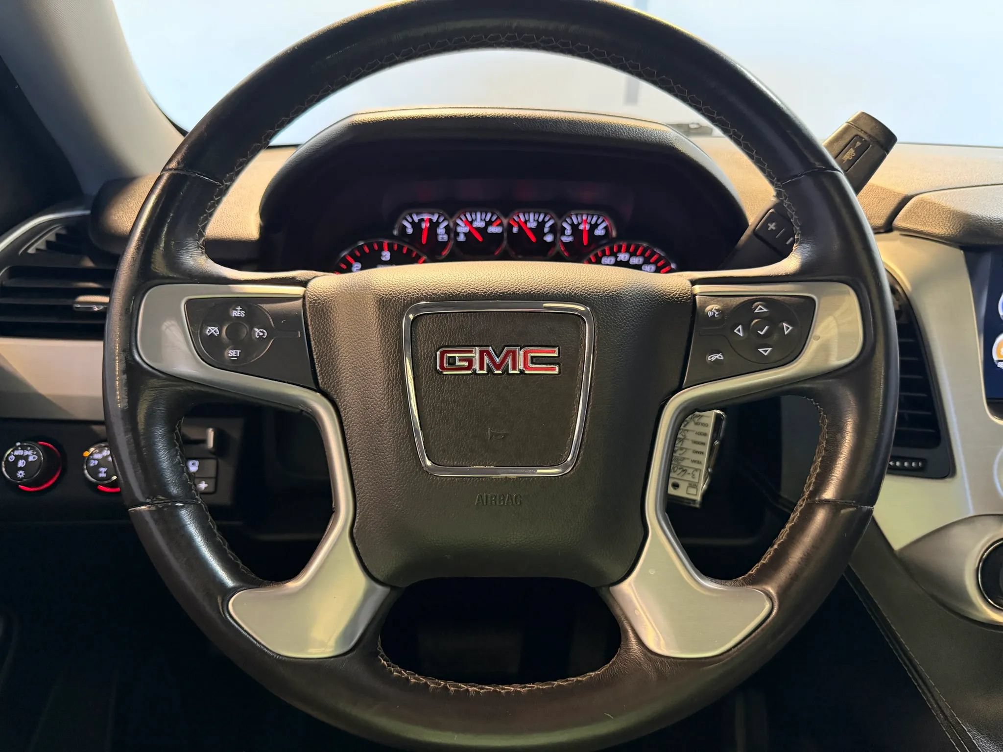 Used 2016 GMC Yukon SLE w/ HD Trailering Package AWD/4WD image 9