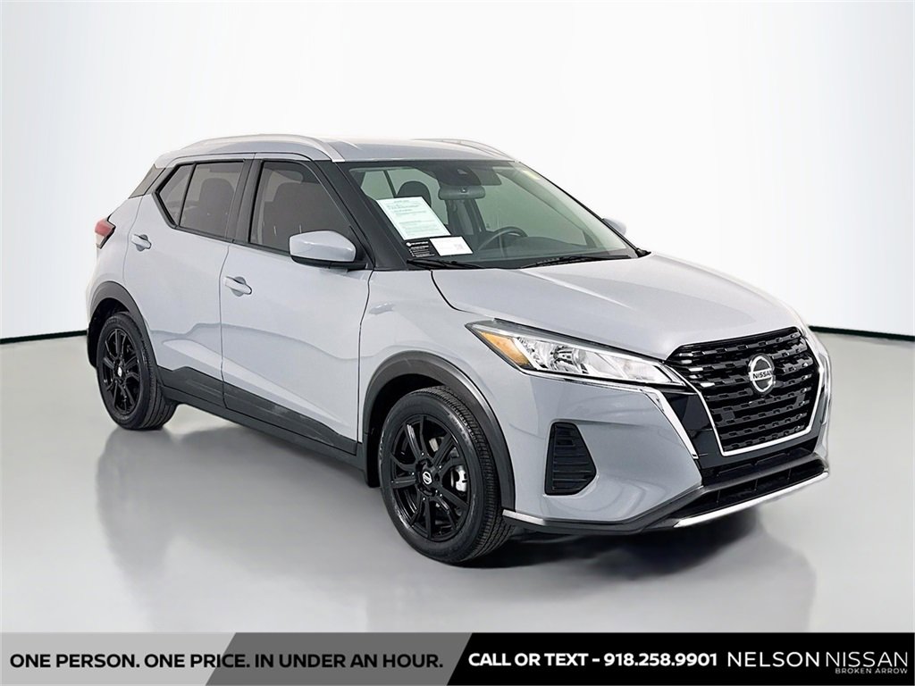 Used 2021 Nissan Kicks SV image 3