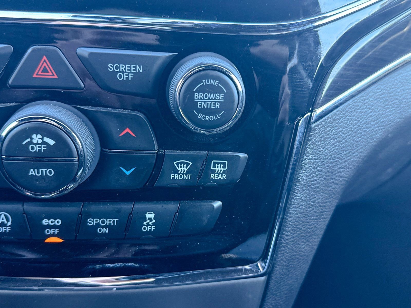 Used 2020 Jeep Grand Cherokee Overland AWD/4WD image 32