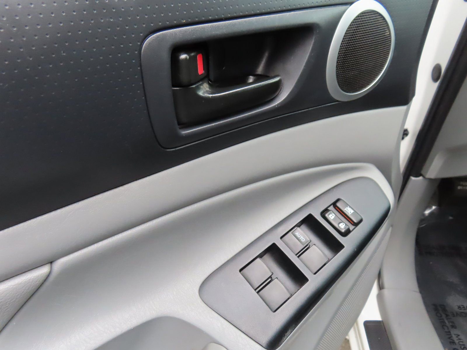 Used 2015 Toyota Tacoma 4x4 Double Cab w/ TRD Sport Package image 11