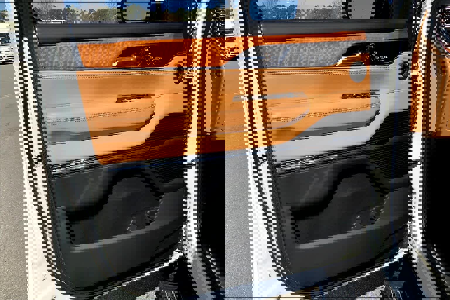 Used 2022 Jeep Grand Wagoneer Series III w/ HD Trailer Tow Package image 24