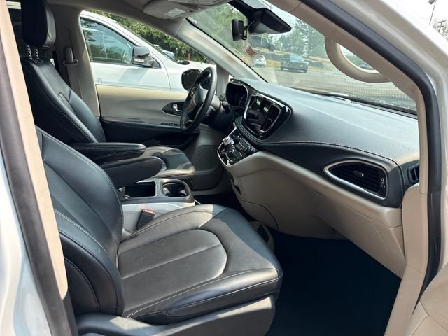 Used 2024 Chrysler Pacifica Limited FWD image 9