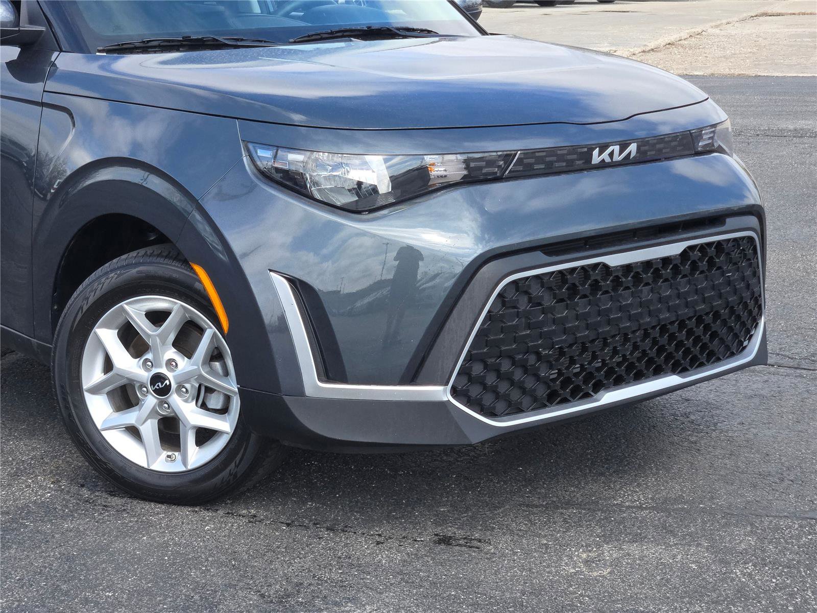 Used 2025 Kia Soul LX w/ LX Technology Package image 2