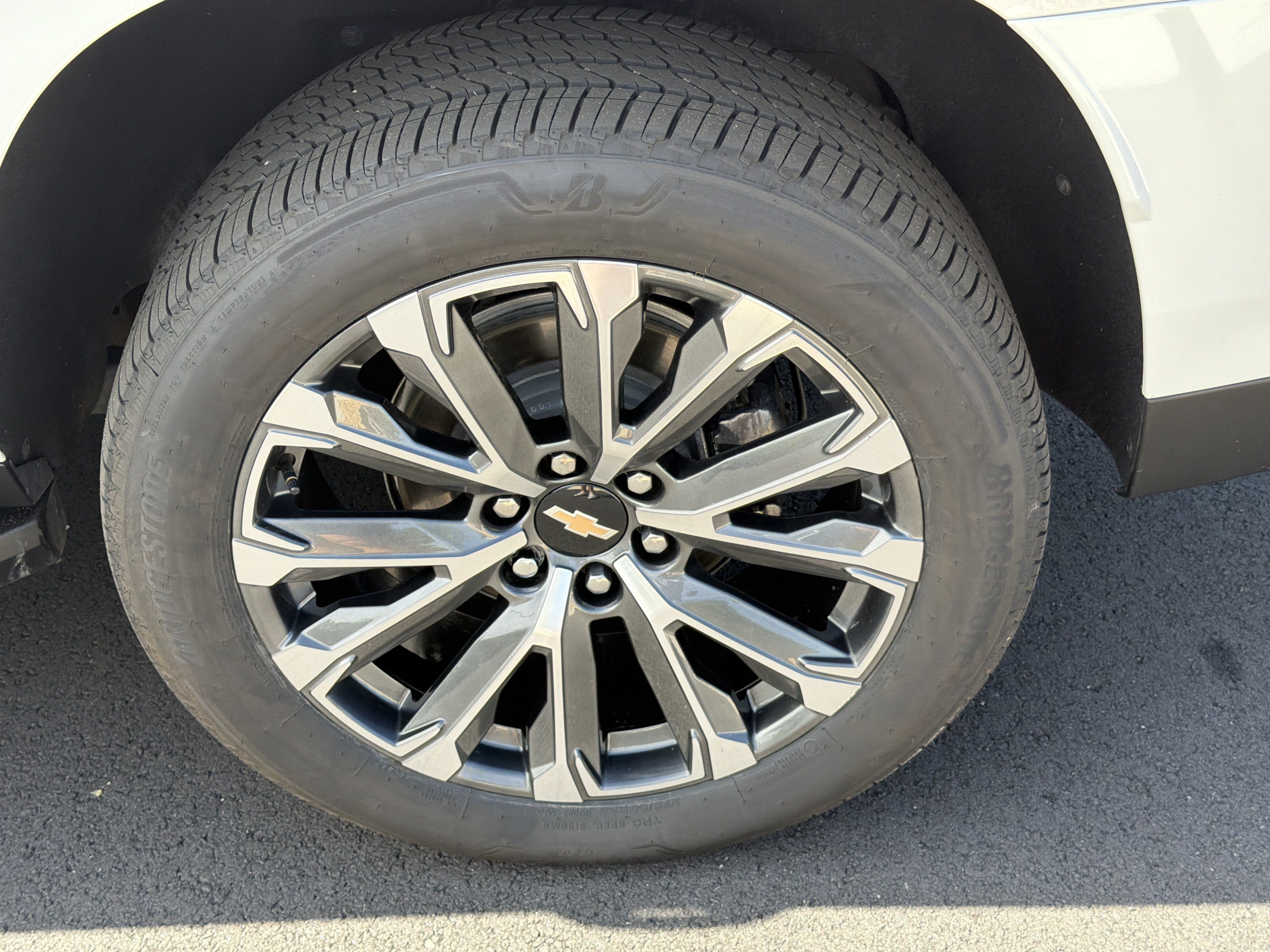 Used 2025 Chevrolet Suburban High Country AWD/4WD image 19