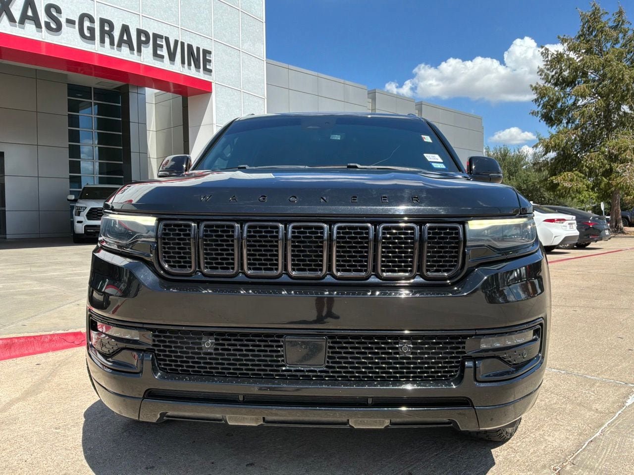 Used 2022 Jeep Wagoneer Series I AWD/4WD image 3