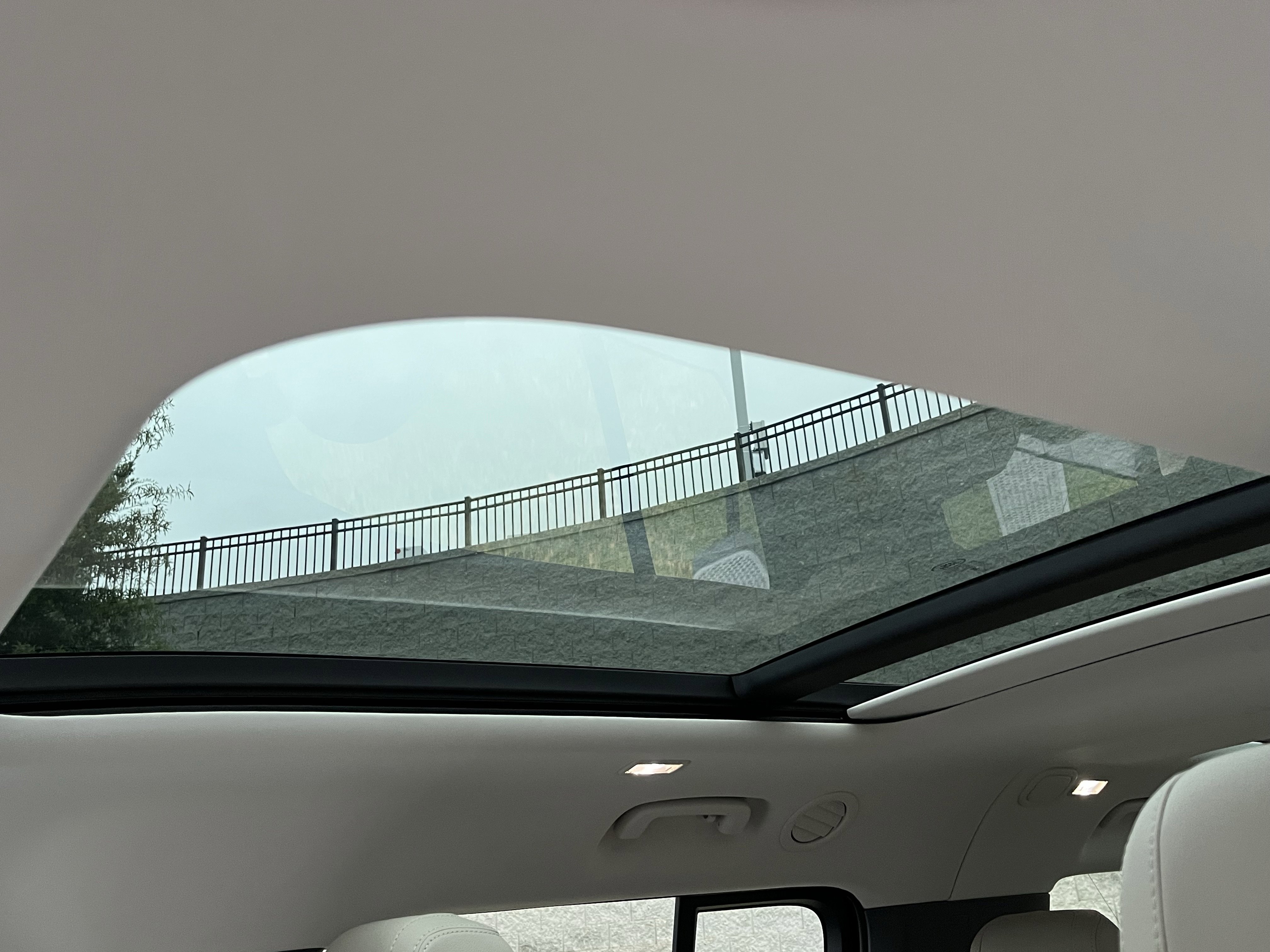Used 2024 Land Rover Defender 130 S image 25
