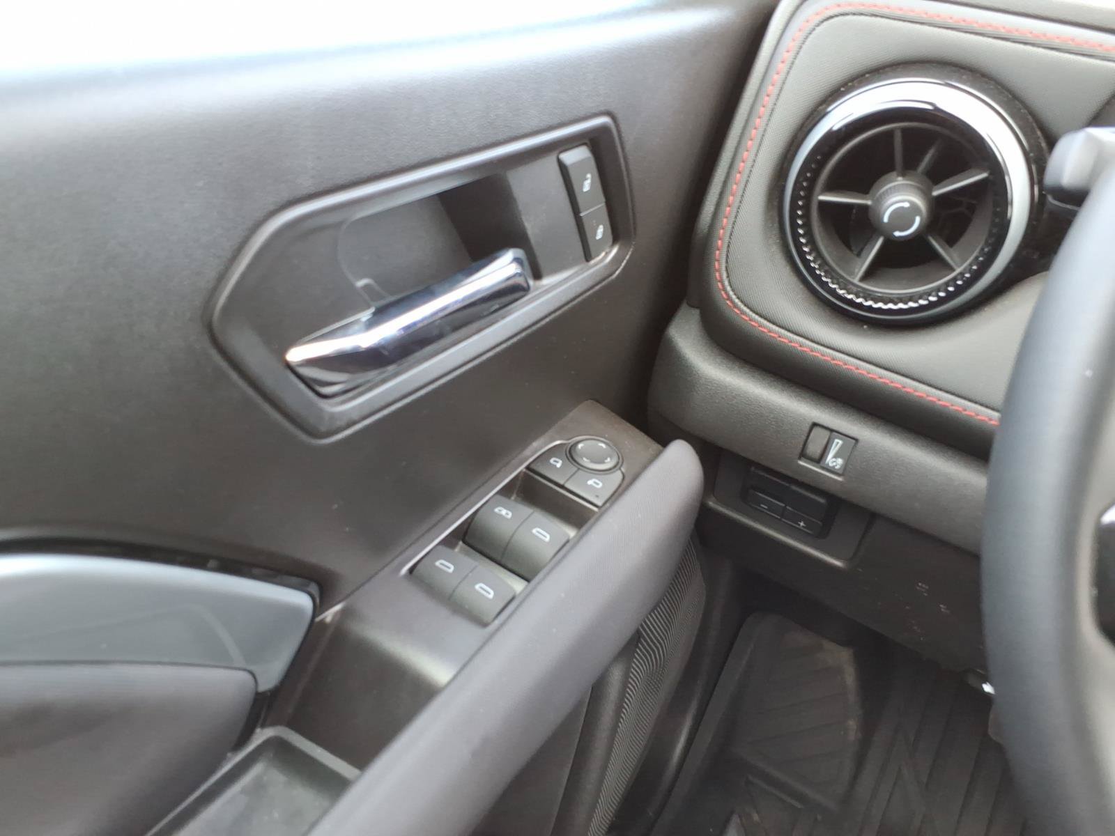 Used 2024 Chevrolet Colorado Z71 w/ Z71 Convenience Package 2 AWD/4WD image 19
