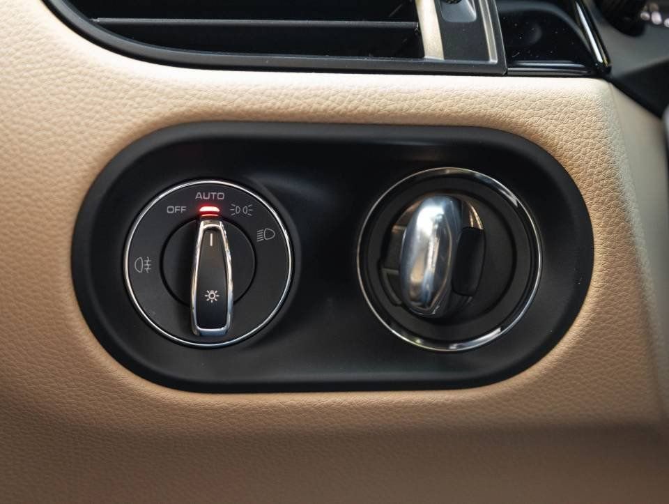 Certified 2026 Porsche Macan image 17