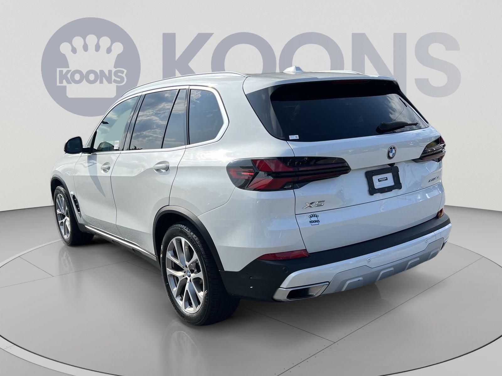 Used 2024 BMW X5 xDrive40i w/ Premium Package AWD/4WD image 4